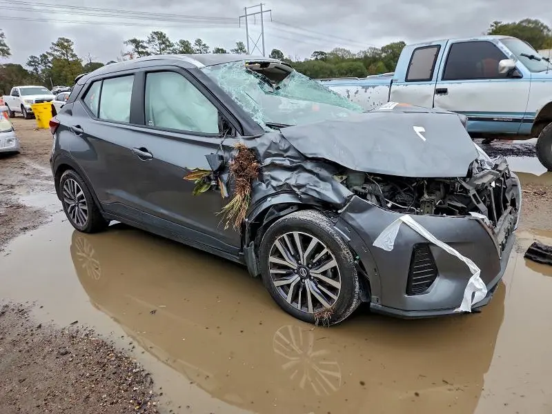 2021 NISSAN KICKS SV  