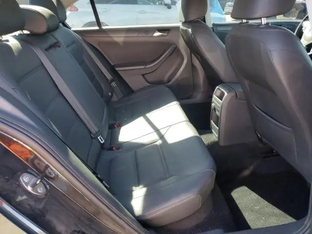 2011 VOLKSWAGEN JETTA SE  