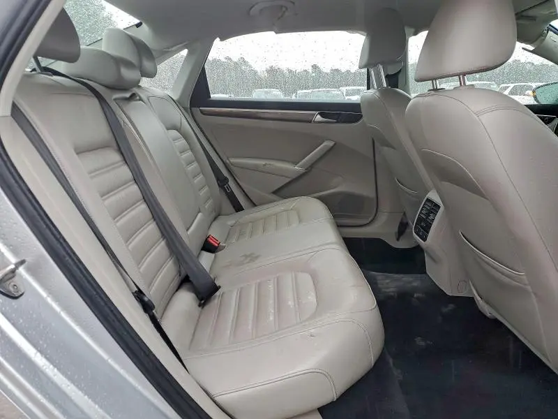 2016 VOLKSWAGEN PASSAT SEL  