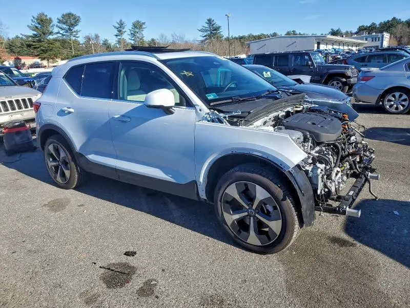 2025 VOLVO XC40 PLUS  