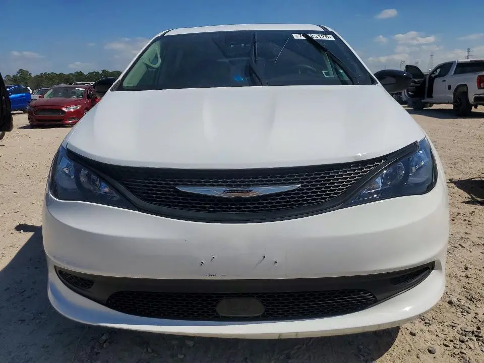 2024 CHRYSLER VOYAGER LX  