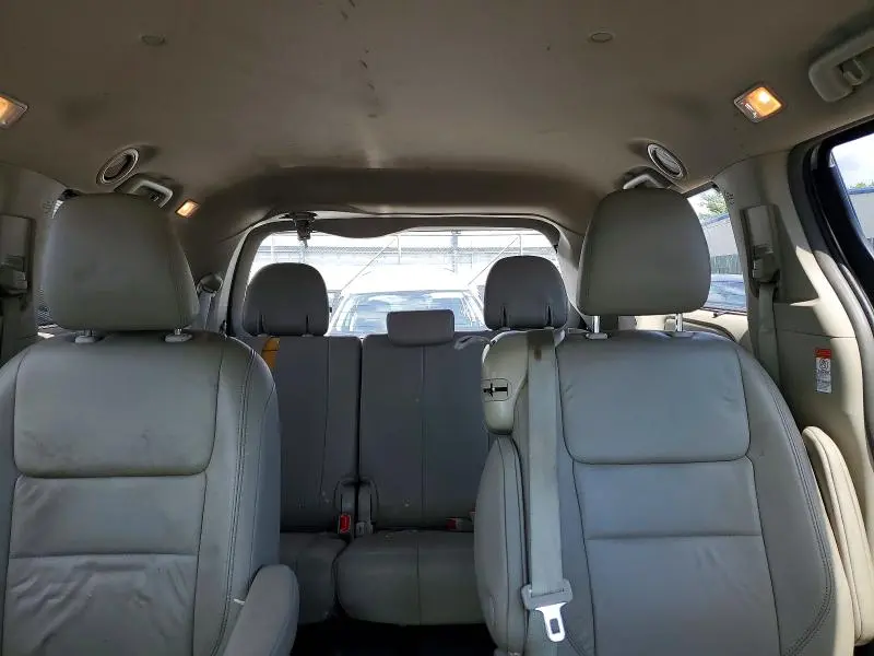 2015 TOYOTA SIENNA XLE 8-PASSENGER  