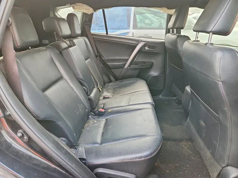 2016 TOYOTA RAV4 SE  