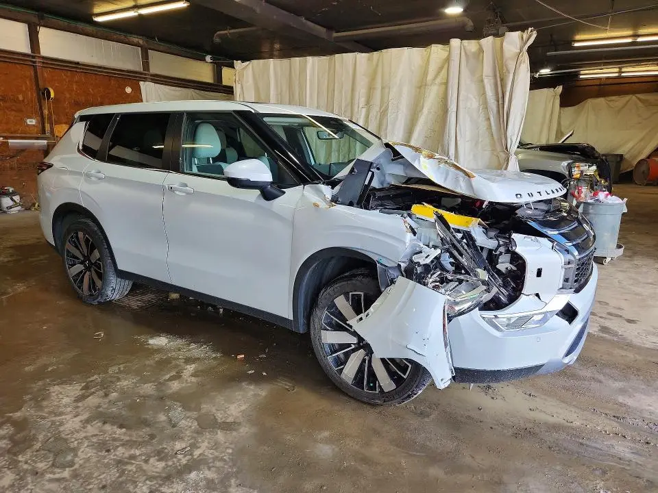 2025 MITSUBISHI OUTLANDER SE  