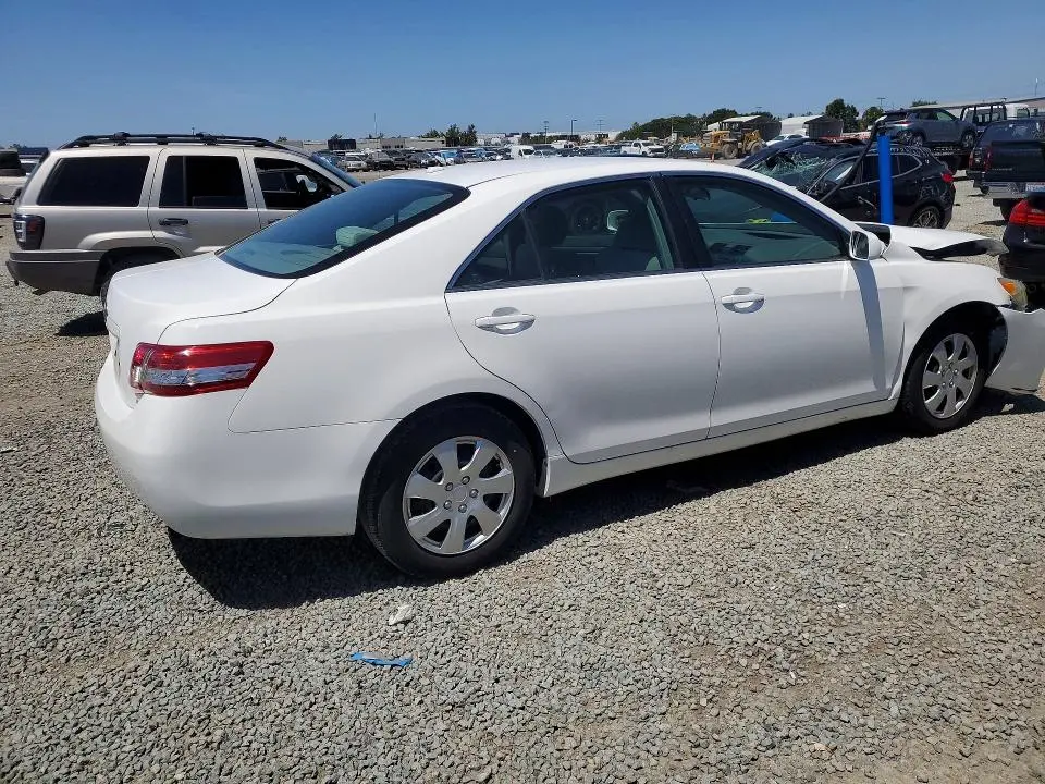 2011 TOYOTA CAMRY LE  