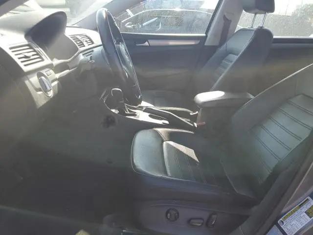 2015 VOLKSWAGEN PASSAT SE  
