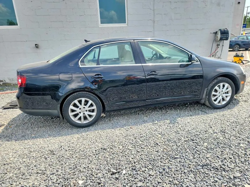 2010 VOLKSWAGEN JETTA SE  