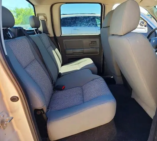2010 DODGE DAKOTA SXT  