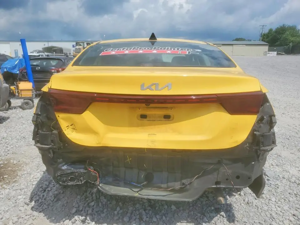 2023 KIA FORTE LX  