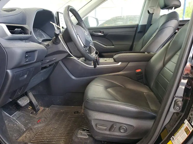 2020 TOYOTA HIGHLANDER XLE  