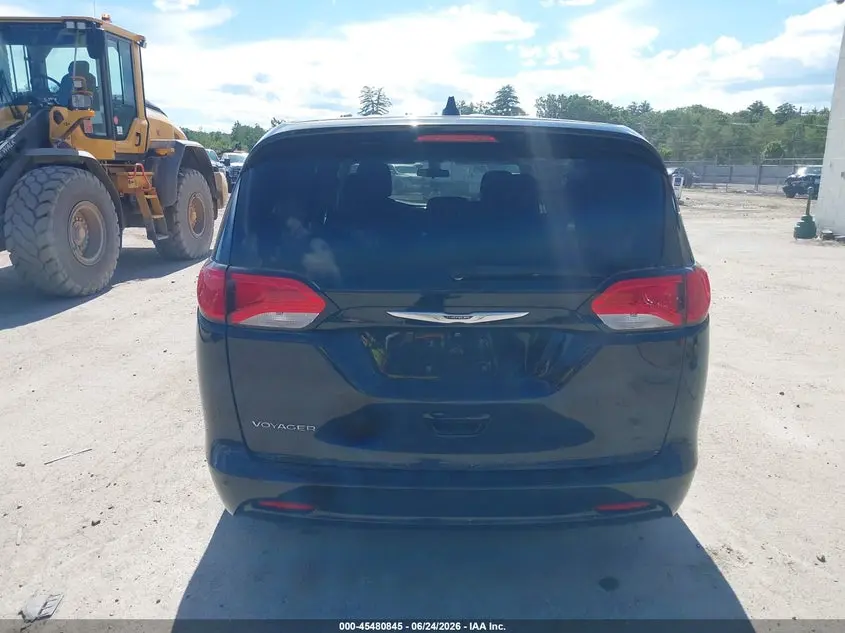 2022 CHRYSLER VOYAGER LX