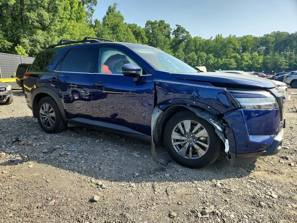 2022 NISSAN PATHFINDER SV  
