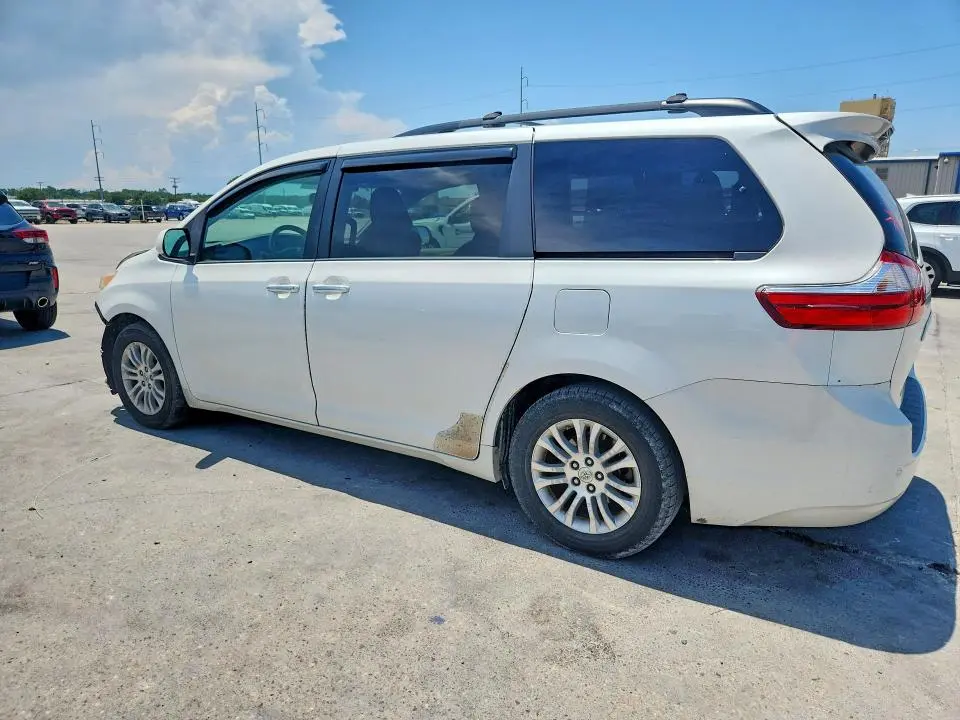 2016 TOYOTA SIENNA XLE 8-PASSENGER  