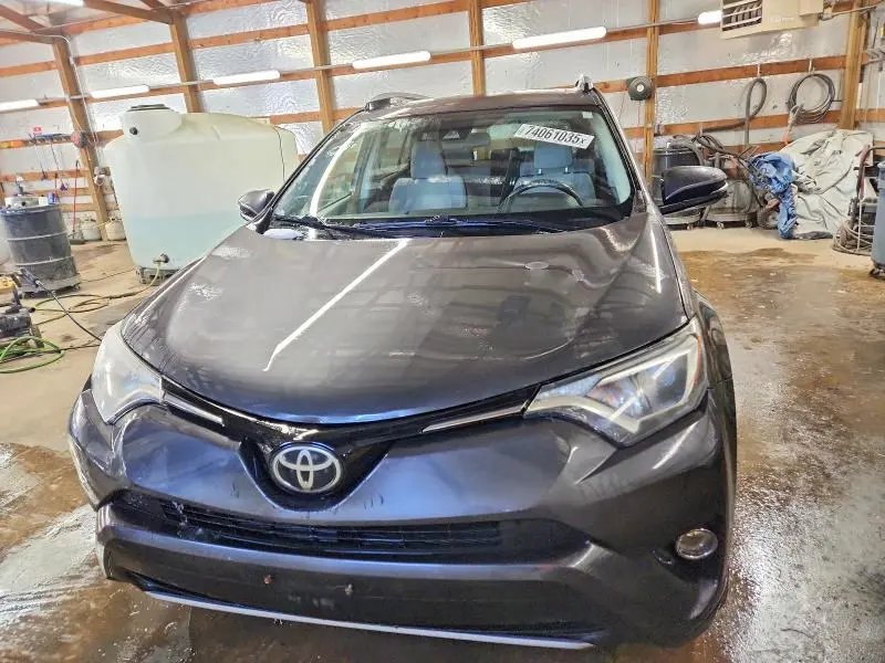 2017 TOYOTA RAV4 XLE  