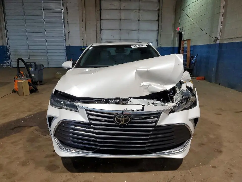2022 TOYOTA AVALON LIMITED  