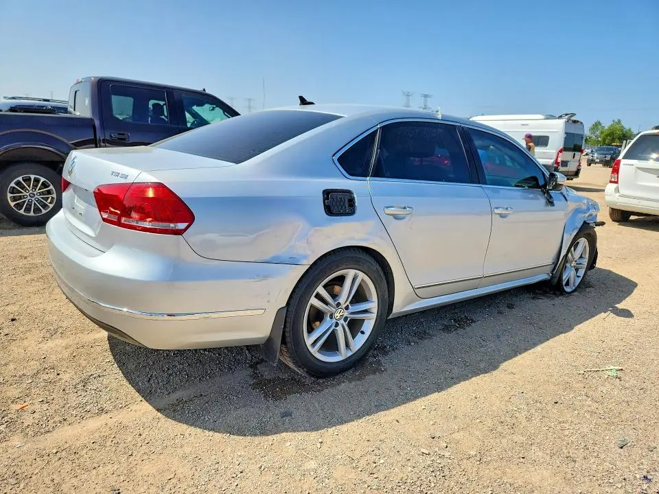 2015 VOLKSWAGEN PASSAT SE  