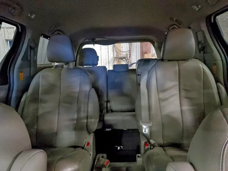 2013 TOYOTA SIENNA XLE  
