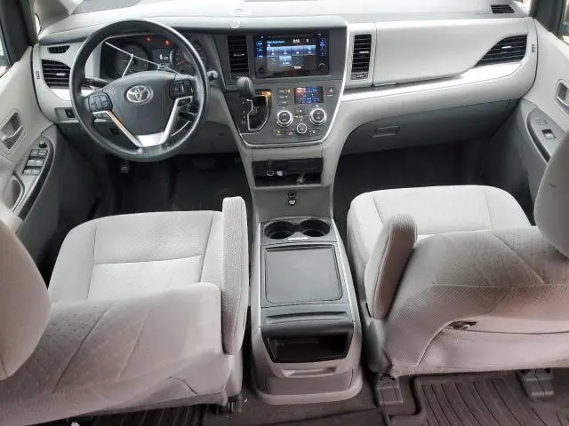 2017 TOYOTA SIENNA LE  