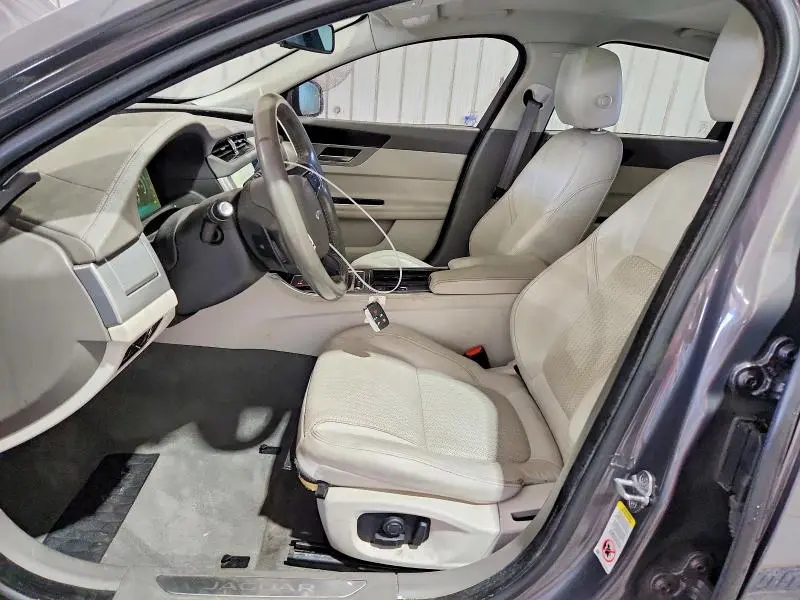 2017 JAGUAR XF PRESTIGE  