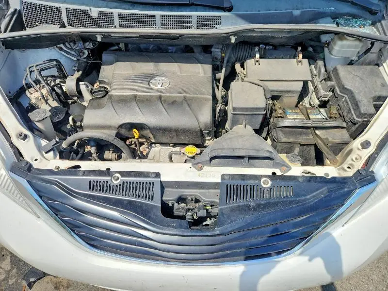2011 TOYOTA SIENNA LE  