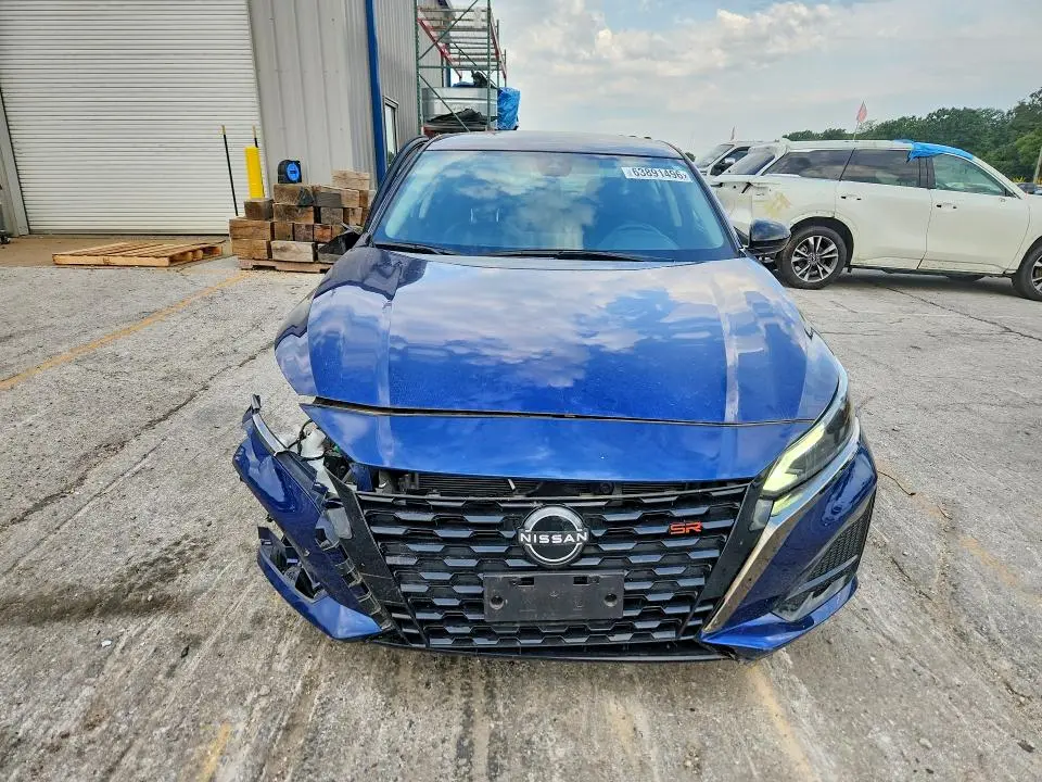 2023 NISSAN ALTIMA SR  