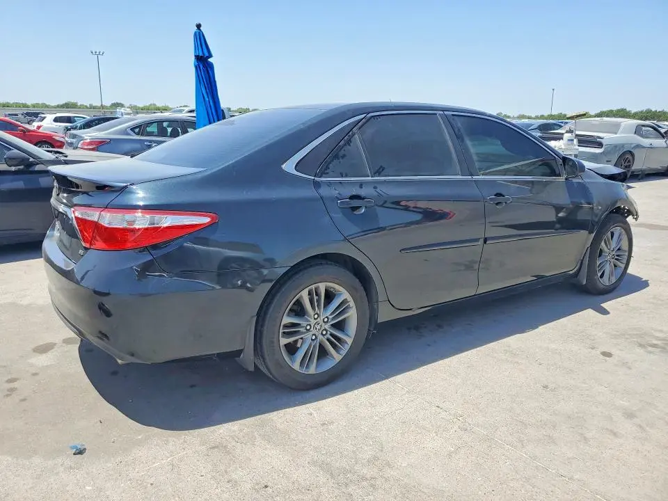 2015 TOYOTA CAMRY SE  