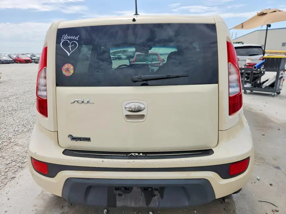2013 KIA SOUL +  