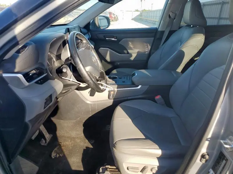 2020 TOYOTA HIGHLANDER XLE  