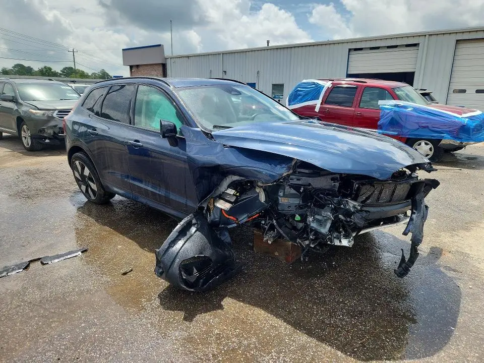 2025 VOLVO XC60 PLUS  