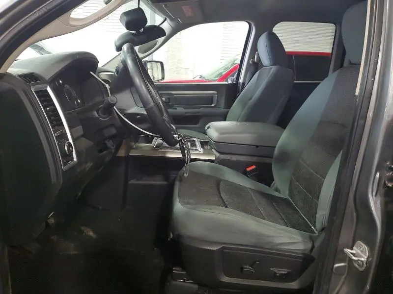 2013 RAM 1500 SLT  