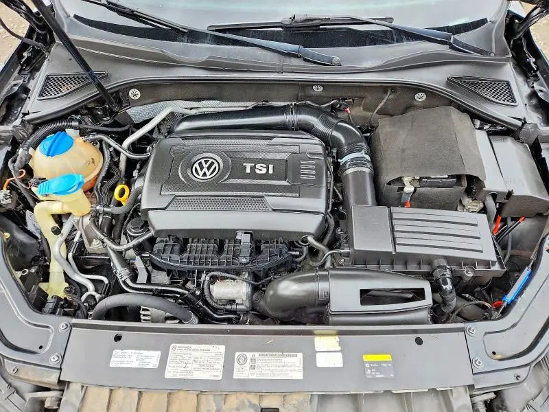 2016 VOLKSWAGEN PASSAT SE  