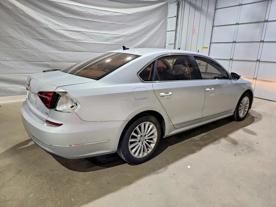 2017 VOLKSWAGEN PASSAT SE  