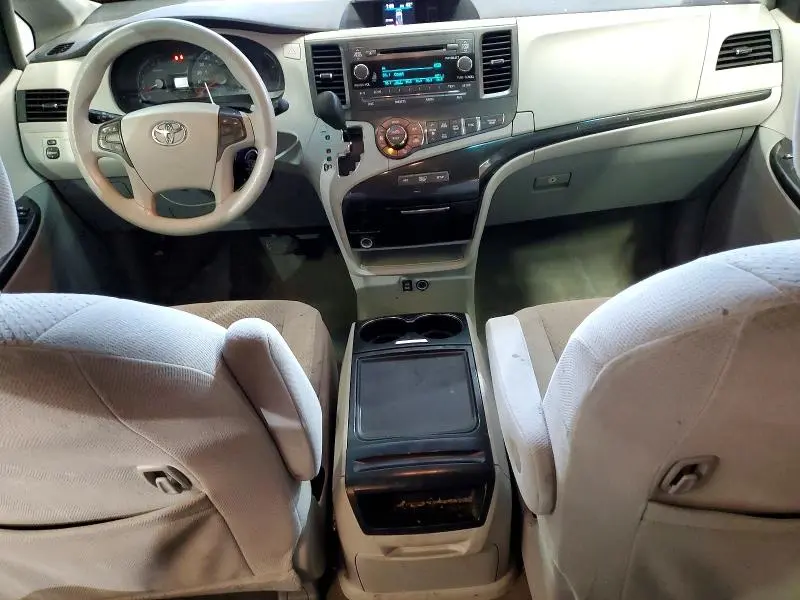 2013 TOYOTA SIENNA LE  
