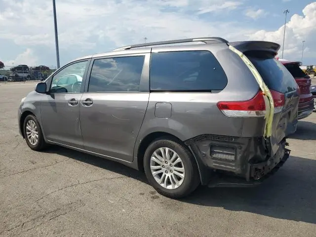 2011 TOYOTA SIENNA XLE  