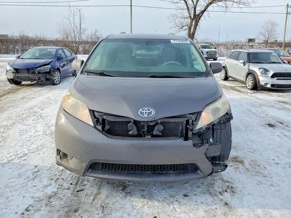 2013 TOYOTA SIENNA CE  