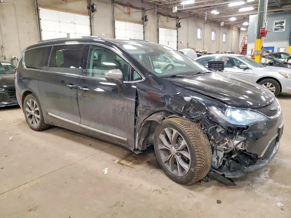 2017 CHRYSLER PACIFICA LIMITED  