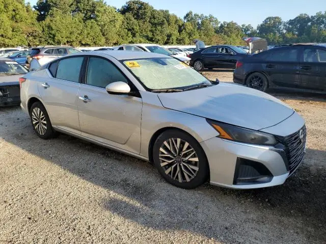 2023 NISSAN ALTIMA SV  