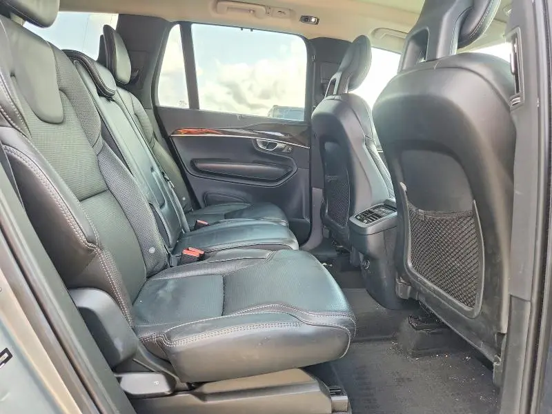 2017 VOLVO XC90 T6  