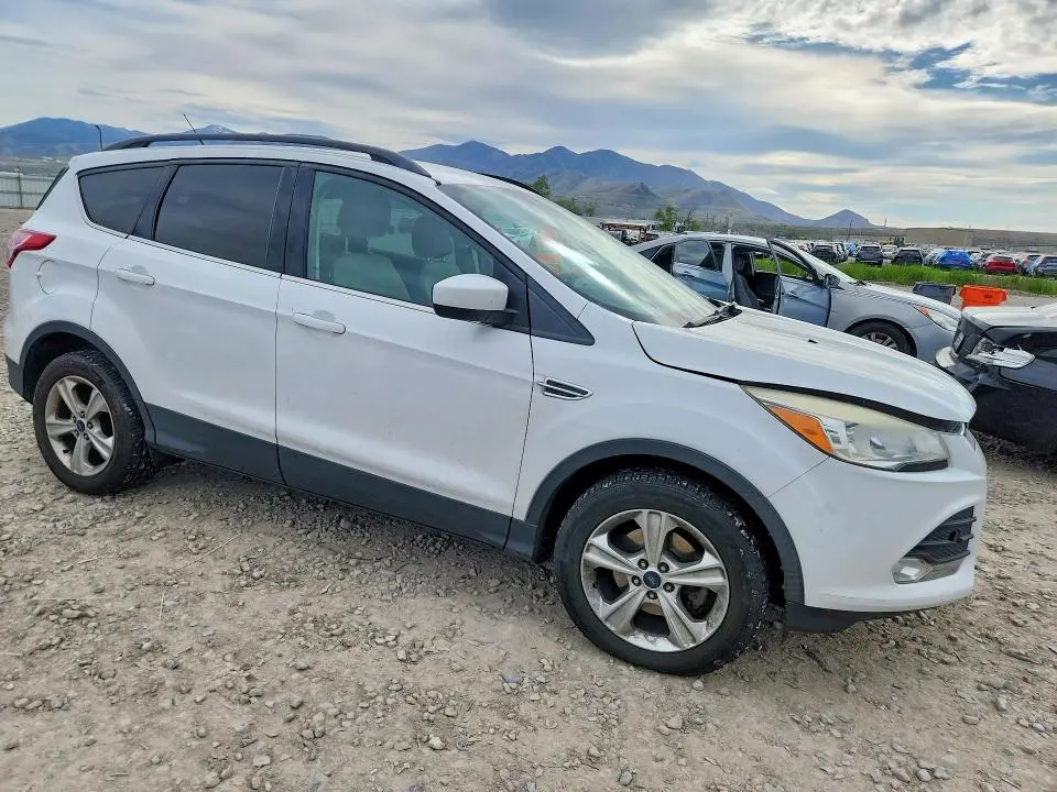 2016 FORD ESCAPE SE  