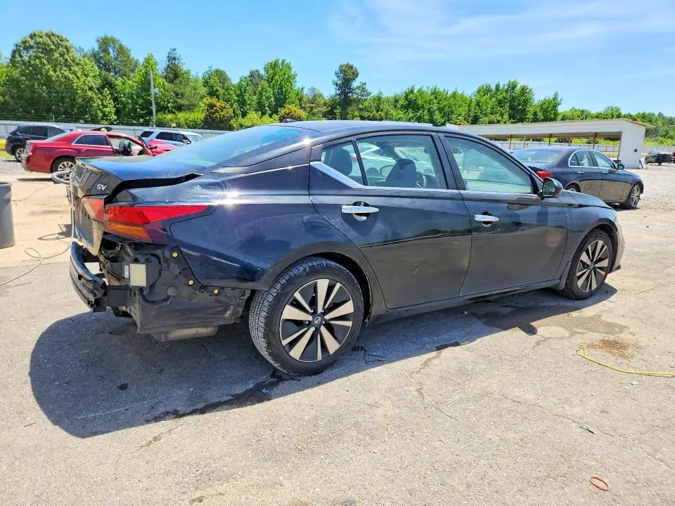 2022 NISSAN ALTIMA SV  