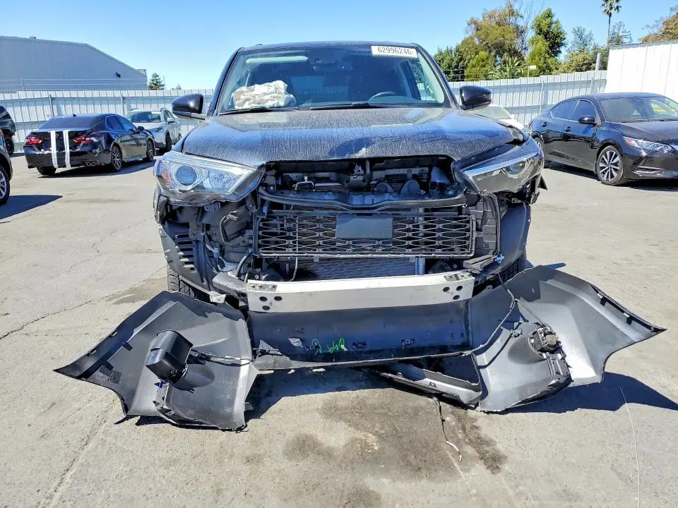 2023 TOYOTA 4RUNNER SR5  