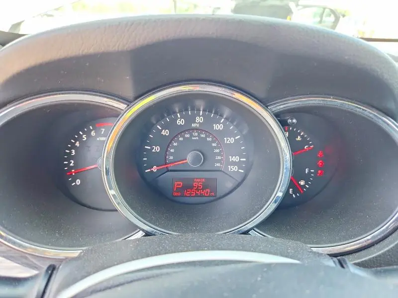 2011 KIA SORENTO LX  