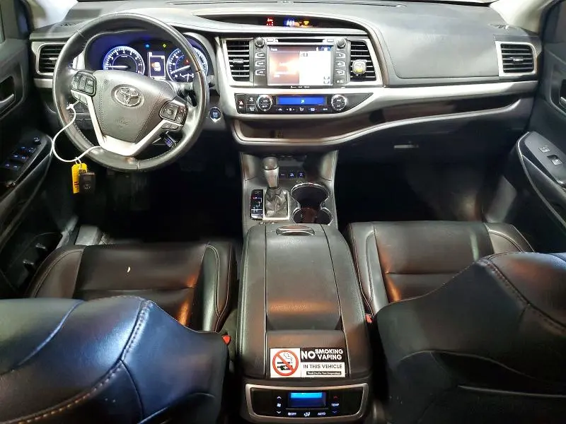 2019 TOYOTA HIGHLANDER XLE  