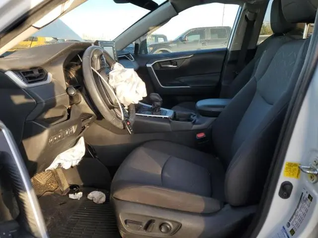 2021 TOYOTA RAV4 XLE  