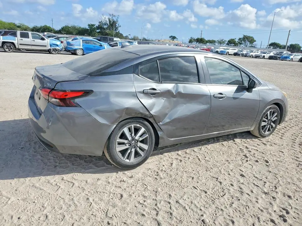 2021 NISSAN VERSA SV  