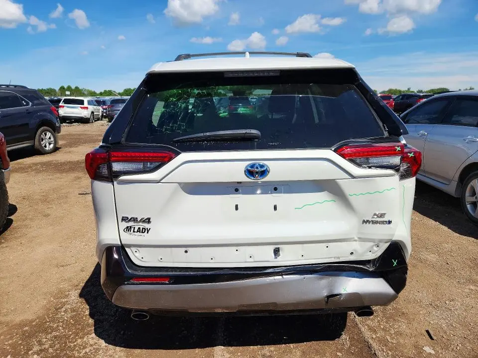 2022 TOYOTA RAV4 SE  