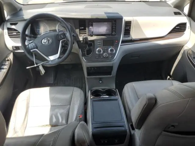 2019 TOYOTA SIENNA XLE  