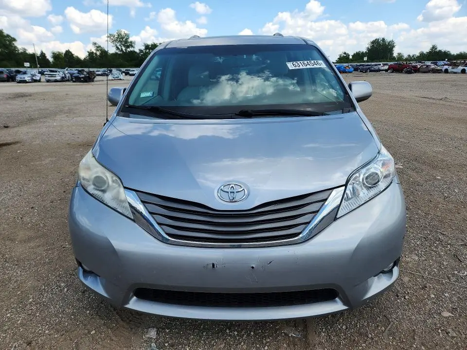 2013 TOYOTA SIENNA XLE 8-PASSENGER  