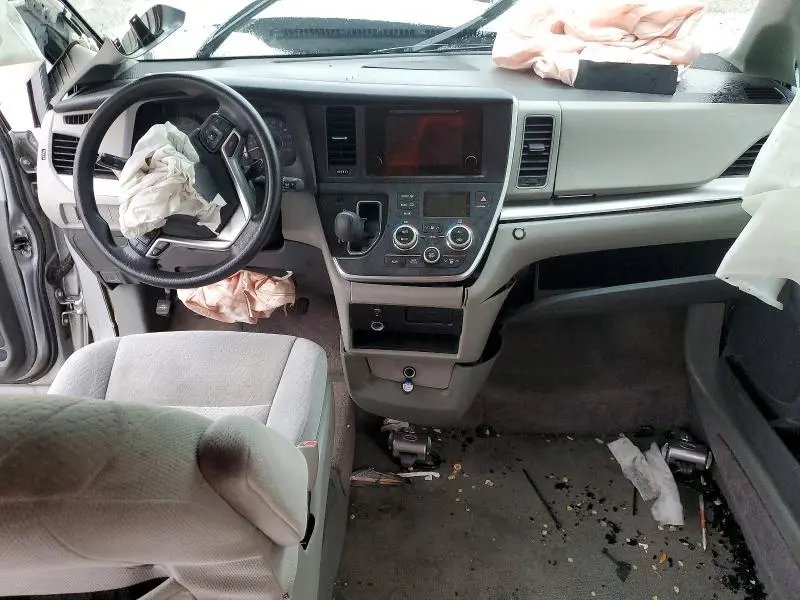 2015 TOYOTA SIENNA LE  