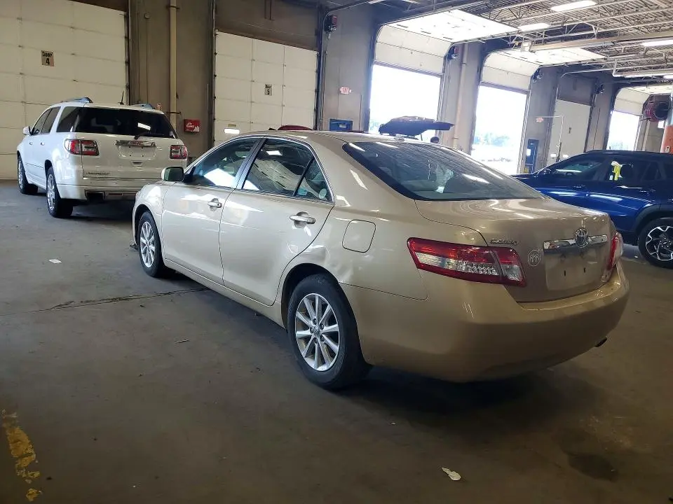2011 TOYOTA CAMRY XLE  